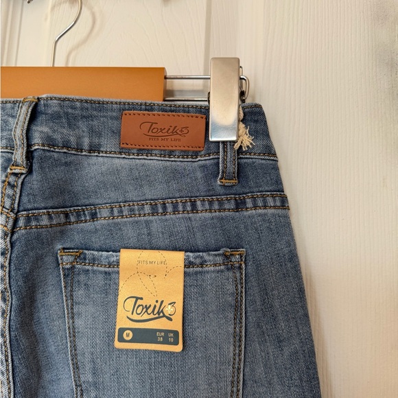 NWT Toxik3 Women’s Jeans with Studded Accents - Picture 6 of 6